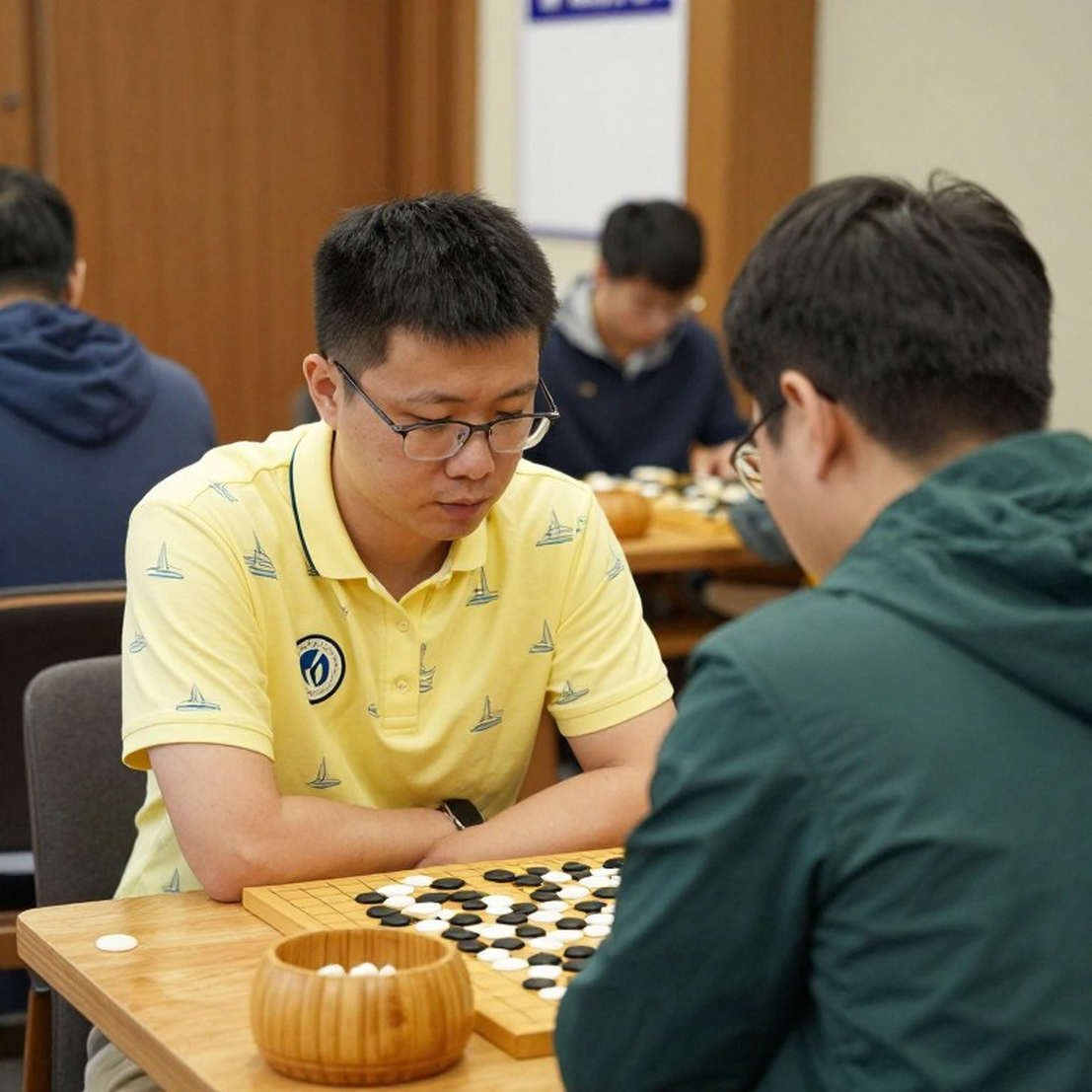 कवर पर 'कम्फर्टेबल जीत', बॉडी में एक भी चाल नहीं: ChessBase Magazine #225 और पेशेवर शतरंज की अदृश्य अर्थव्यवस्था